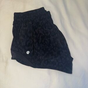 Hotty Hot Low-Rise Lined 2.5 Lulu Lemon Short Black Print